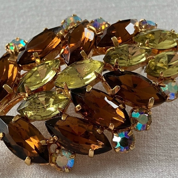 Mid-Century Topaz Jonquil Rhinestone Leaf Brooch 1960s Vintage Jewelry - Picture 6 of 17
